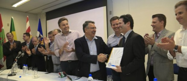 Governador assina contrato do Centro de Inovação