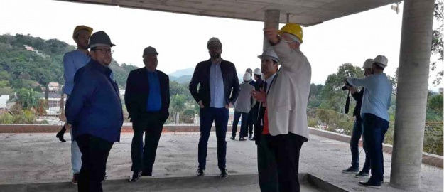 Reitor e vice acompanham obras do Centro de Inovação