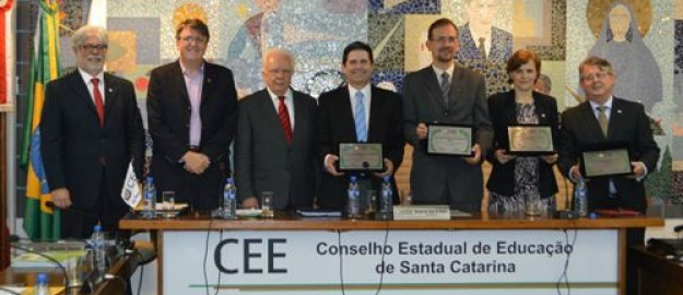 Conselho Estadual de Educação presta homenagem à FURB