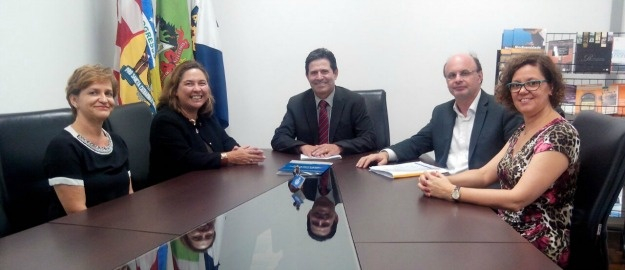 FURB firma convênio com AMATRA