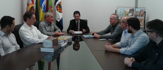 FURB oficializa convênio de dupla diplomação