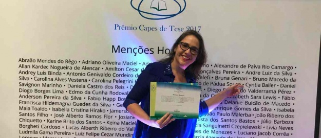 Professora da FURB recebe Menção Honrosa da CAPES