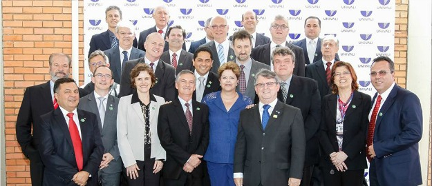 Reitor da FURB prestigia visita da presidente Dilma a Itajaí