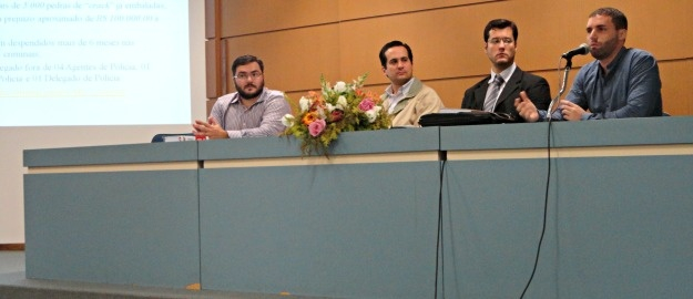 Acadêmicos do Direito debatem sobre lei do crime organizado