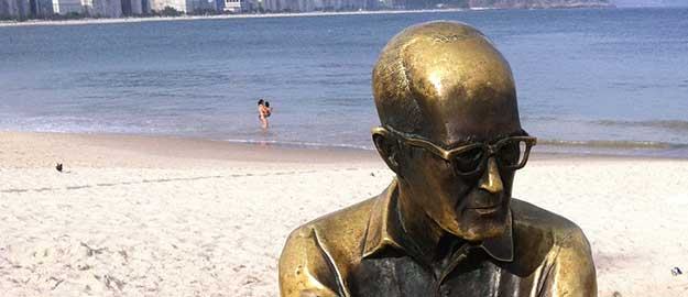 Carlos Drummond de Andrade é tema de exposição 