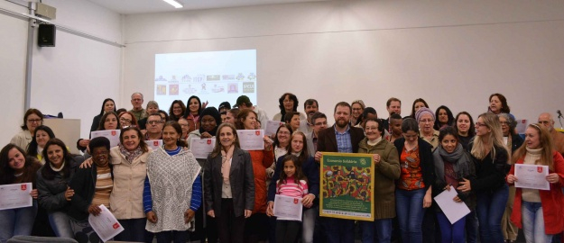 Alunos recebem certificado do curso de Economia Solidária