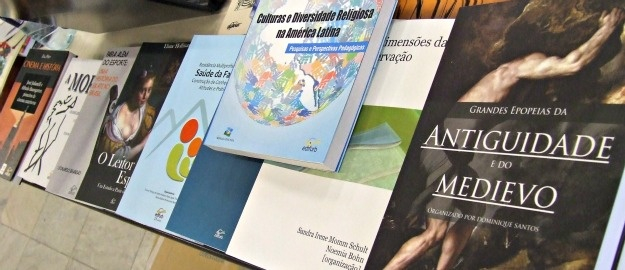 Editora da FURB organiza promoção especial de Natal
