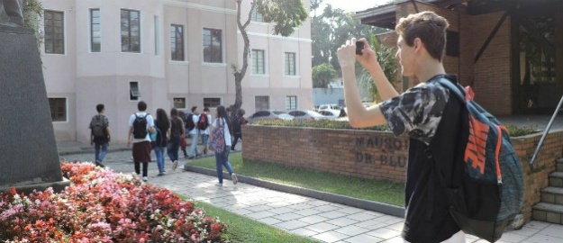 Edujornalismo provoca olhar crítico sobre consumo midiático