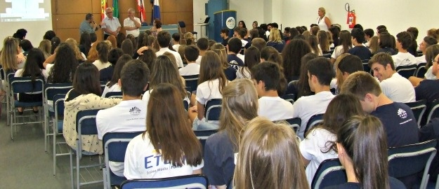 Etevi comemora 35 anos com integração de alunos