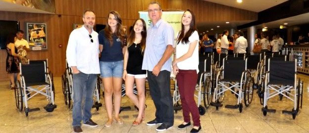 ETEVI participa da entrega da campanha Lacre Solidário