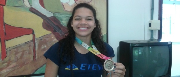 Bicampeã mundial é aluna da ETEVI