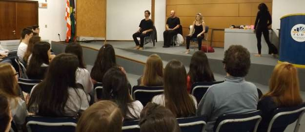 Peça teatral prepara alunos da ETEVI para o Vestibular