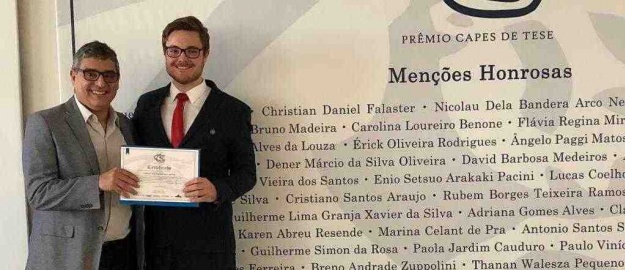 Professor da FURB recebe menção honrosa no Prêmio CAPES