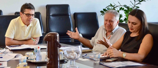 FURB discute modelo de suporte à pesquisa 