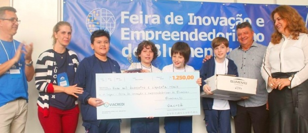 Extrator de pregos e embalagem de fungos vencem feira