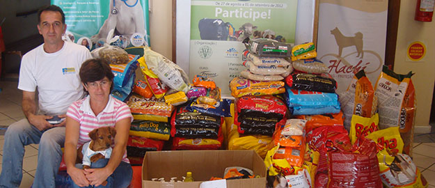 Alunos de Medicina Veterinária arrecadam alimentos para cães abandonados