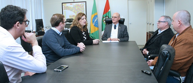 FURB aproxima-se do Estado  e propõe novas parcerias 