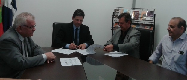 FURB assina convênio com o BADESC