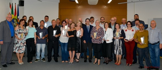 "Eu levo a FURB no Coração" homenageia 24 servidores