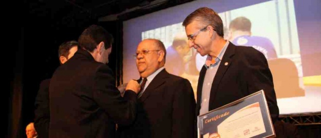 CEOPS da FURB recebe homenagem da Defesa Civil