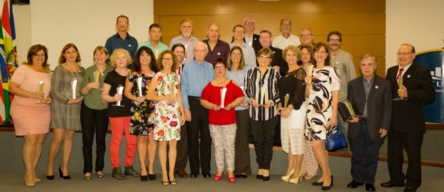 Servidores aposentados da FURB recebem homenagem