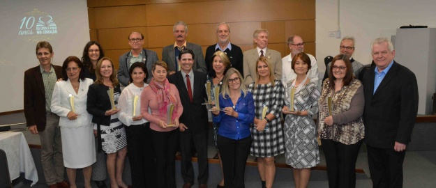 Eu levo a FURB no coração entrega homenagens