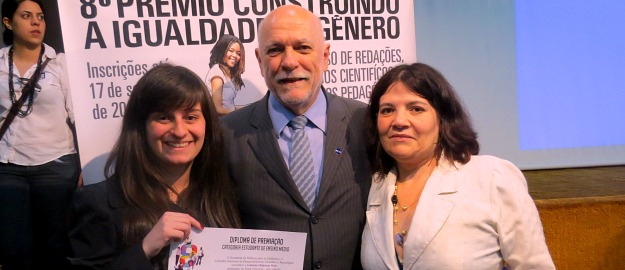 Estudante da ETEVI recebe em Brasília prêmio por artigo sobre igualdade de gêneros