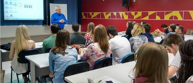 Alunos entregam planos de negócios a incubados do Gene