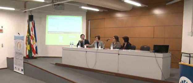 Panorama da Gestão Universitária recebe reitora da Univille