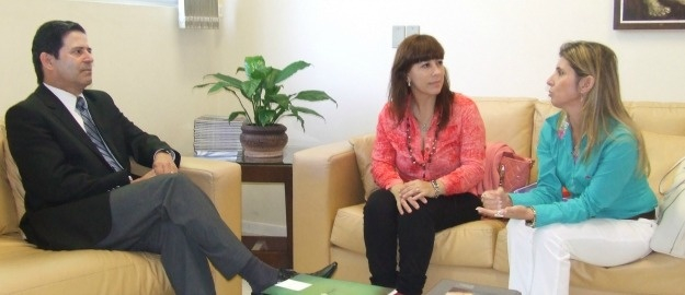 Professora da Argentina vem conhecer o PIBID-FURB