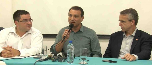 Reitora presente na visita do governador à prefeitura