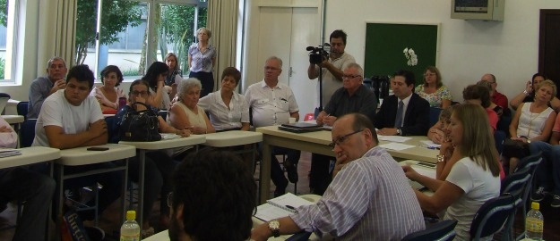Consuni faz homenagem à professora Clara Maria