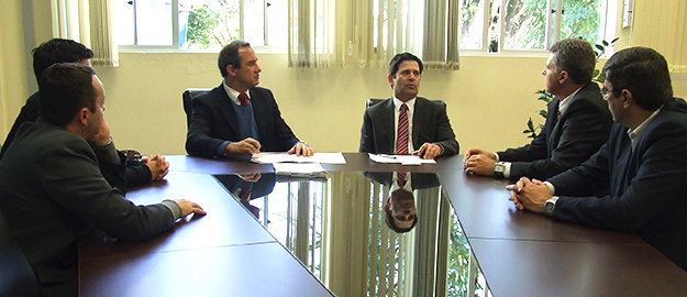Peritos em segurança discutem cooperação com a FURB