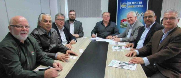Instituto FURB amplia parcerias para cursos lato sensu