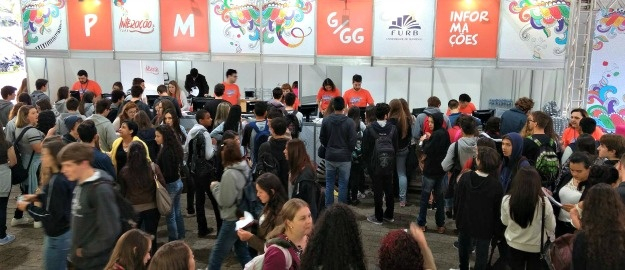 Interação apresenta a FURB para alunos do ensino médio