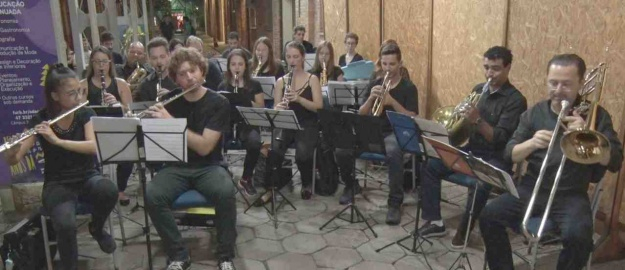 Arte e leveza no intervalo de aula com Jazz Band  