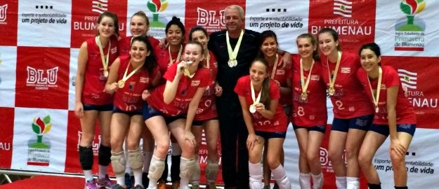 Meninas do Bluvolei representam Blumenau nos JESC de Taió