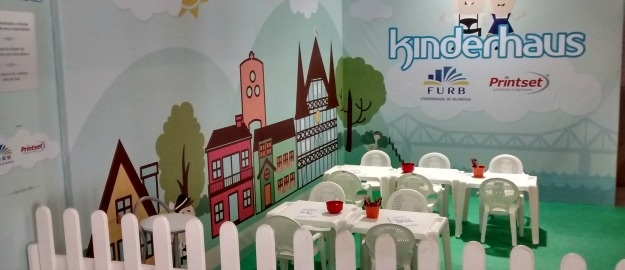 Acadêmicos identificam crianças na Oktoberfest