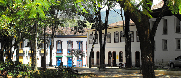 Alunos do curso de História participam de evento internacional em Minas Gerais
