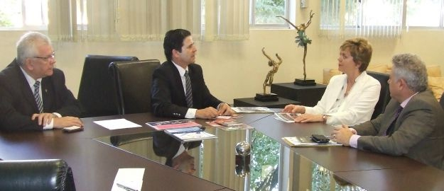 Embaixadora austríaca visita a Reitoria