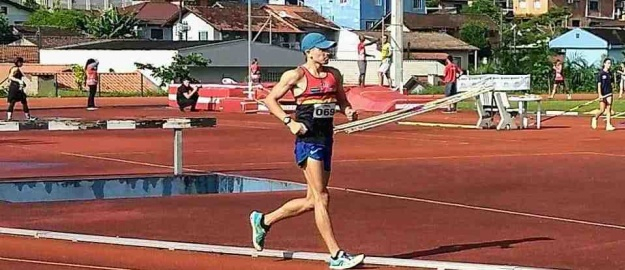 Atleta estudante de Educação Física bate recorde estadual