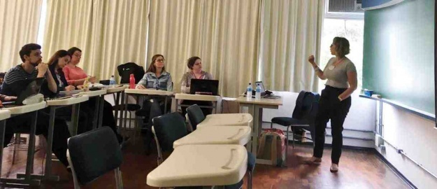 Mestrado em Educação recebe visita de professora da FURG