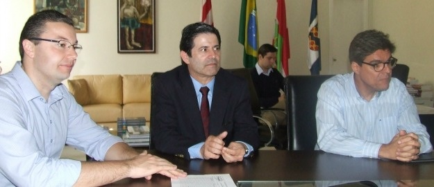 Prefeito conhece projeto de restauro da Casa Salinger