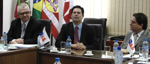 Reitor e vice-reitor eleitos visitam OAB Blumenau