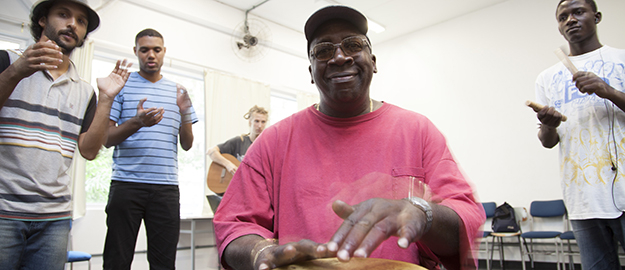 Músico do Buena Vista Social Club participa de encontro sobre cultura e arte cubana