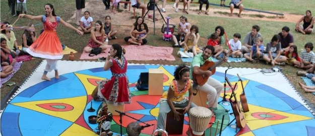 FURB sedia espetáculo Cantos de Encontro