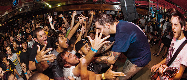 Sexta-feira terá punk rock e debate sobre veganismo na FURB