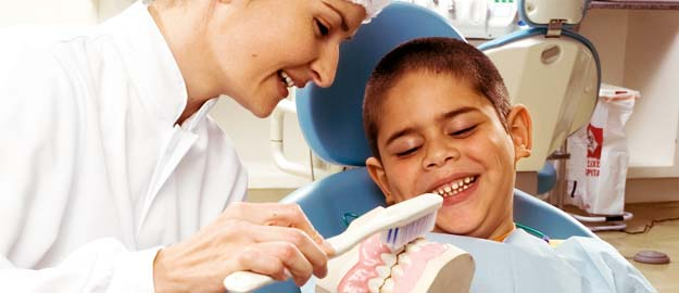 Alunos da Odontologia realizam atividade em entidades de apoio social