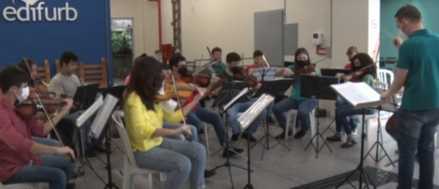 Orquestra apresenta repertório em intervenções musicais