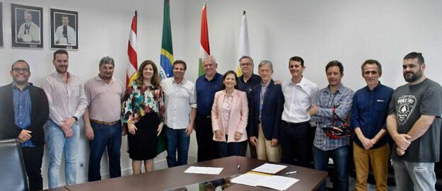Primeiro contrato de OS é assinado entre FURB e Gene